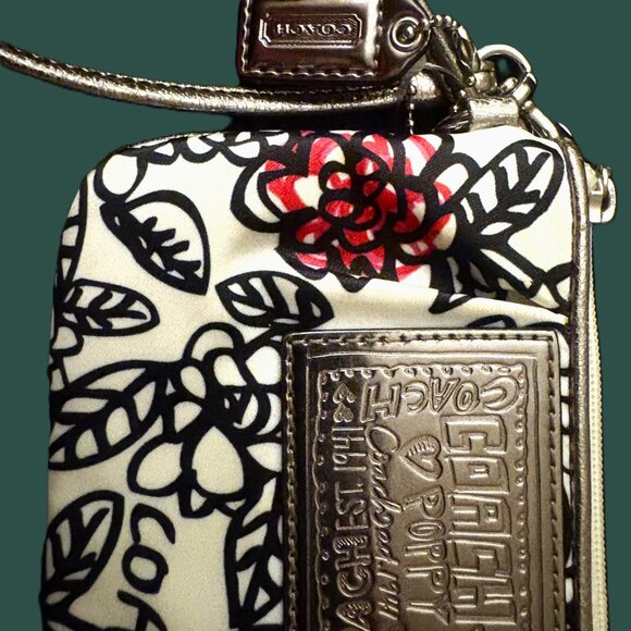 Coach Poppy Y2K Graffiti Daisey Wristlet with hang tag Silver Hardware EUC - Picture 10 of 10